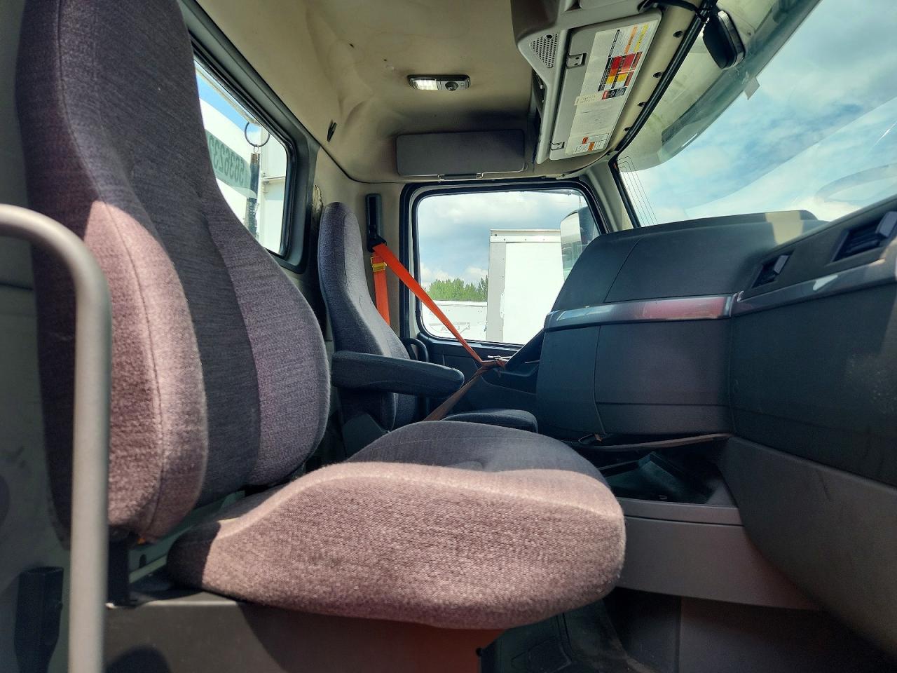 2019 VOLVO VNR