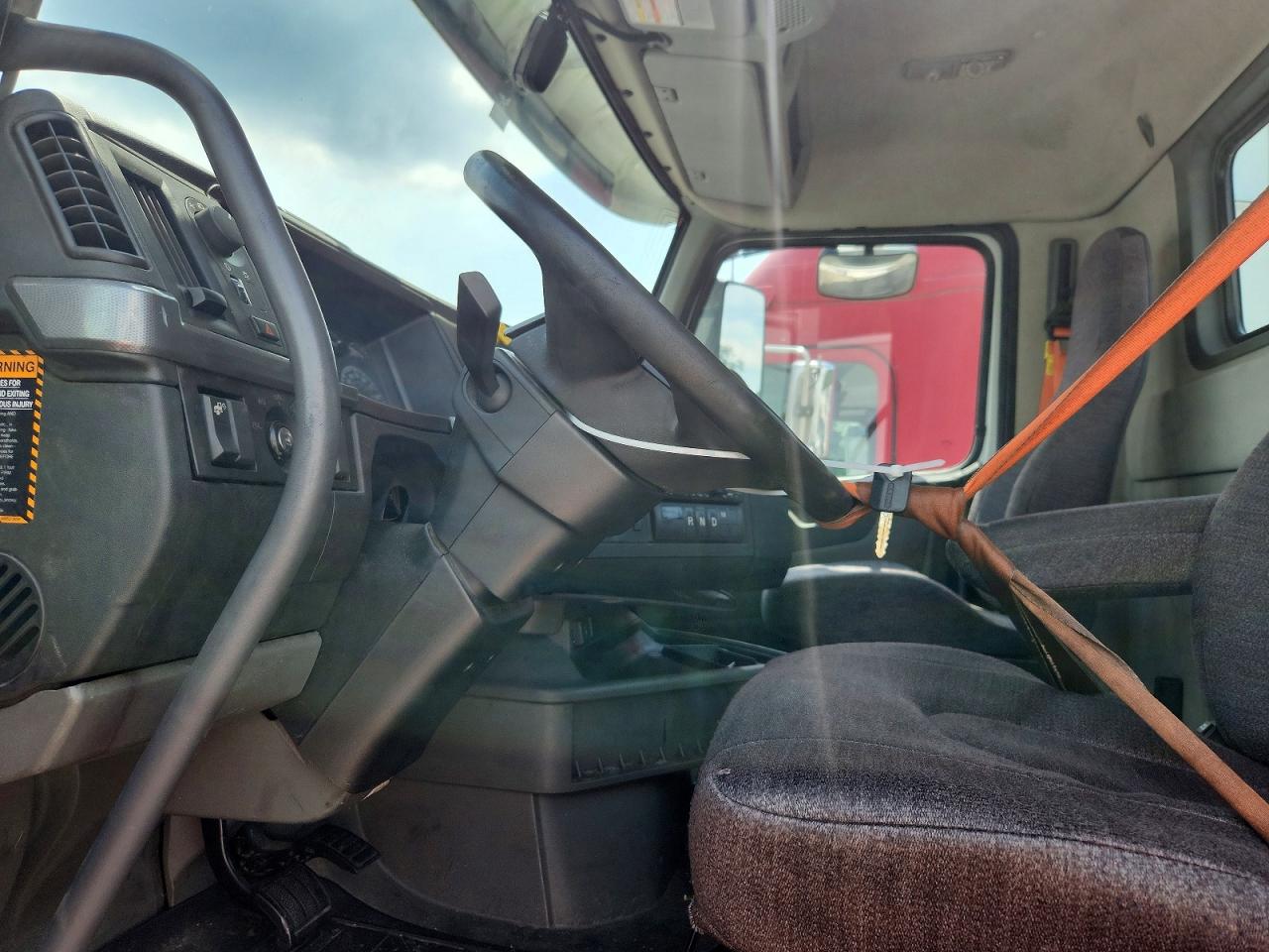 2019 VOLVO VNR