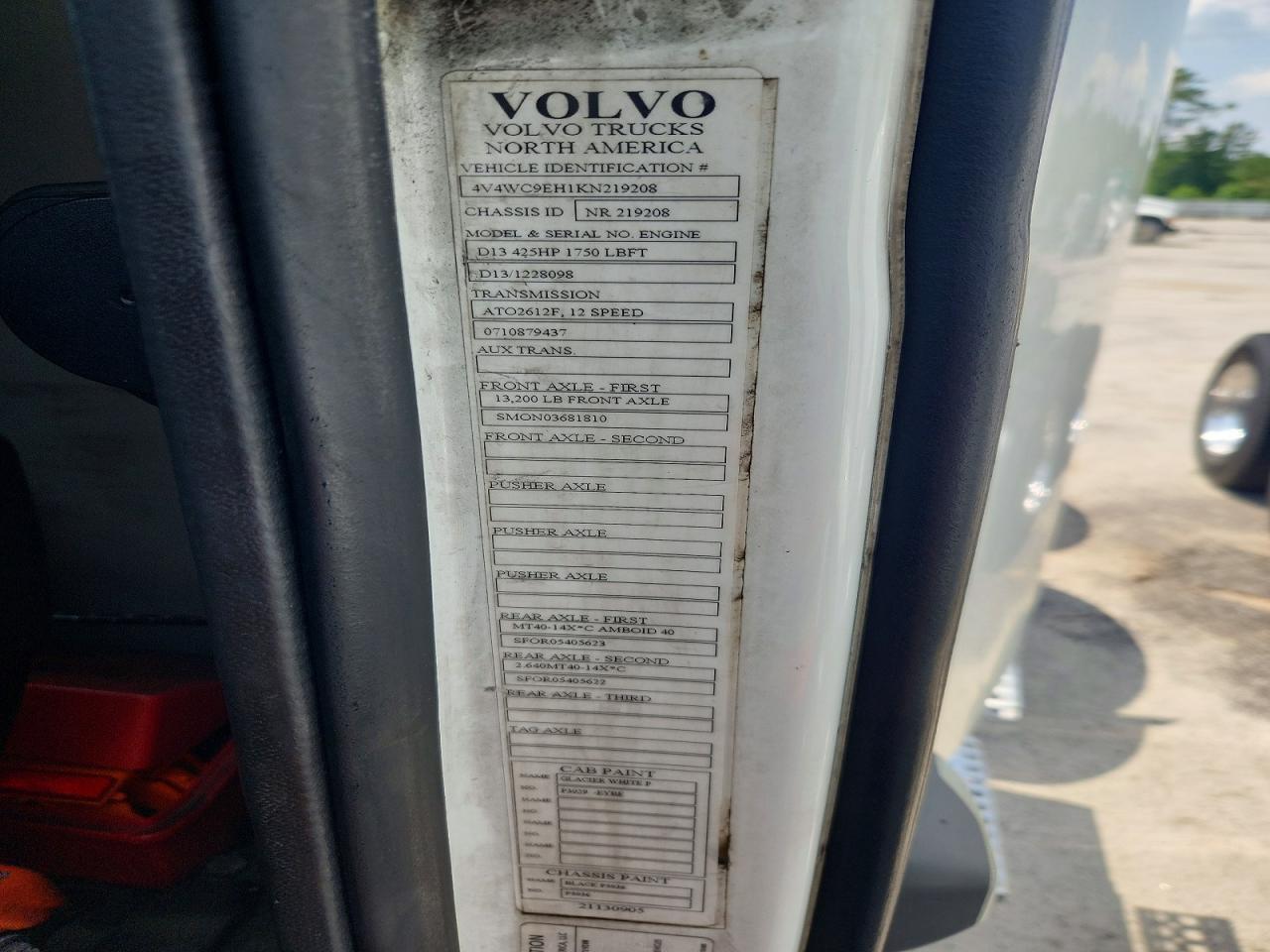 2019 VOLVO VNR