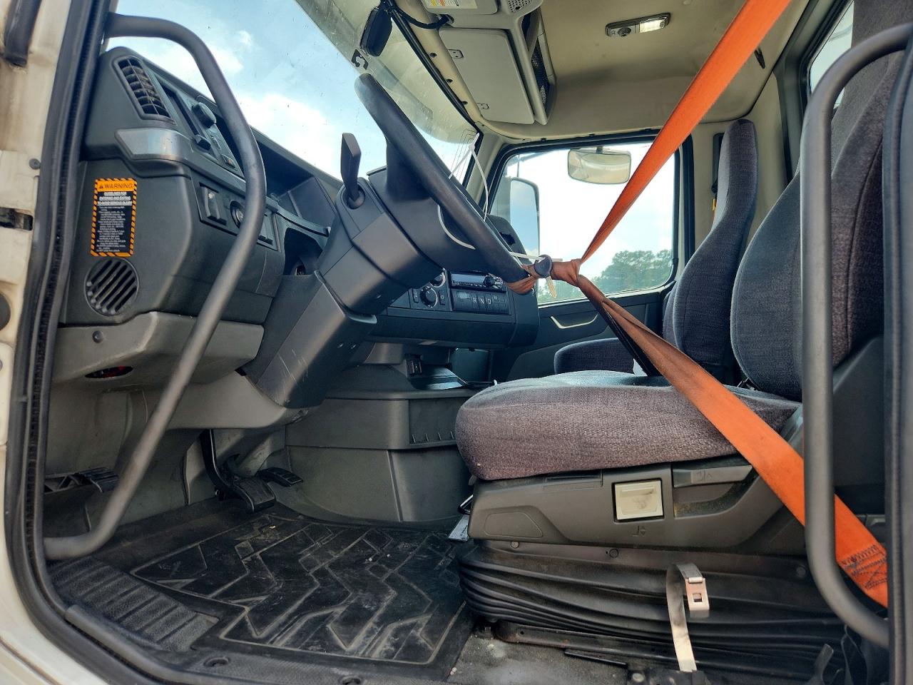 2019 VOLVO VNR