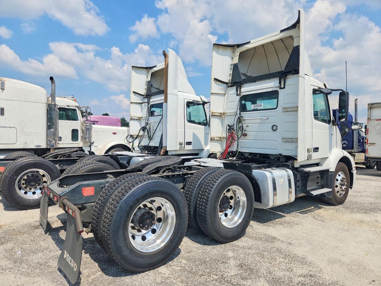 2019 VOLVO VNR