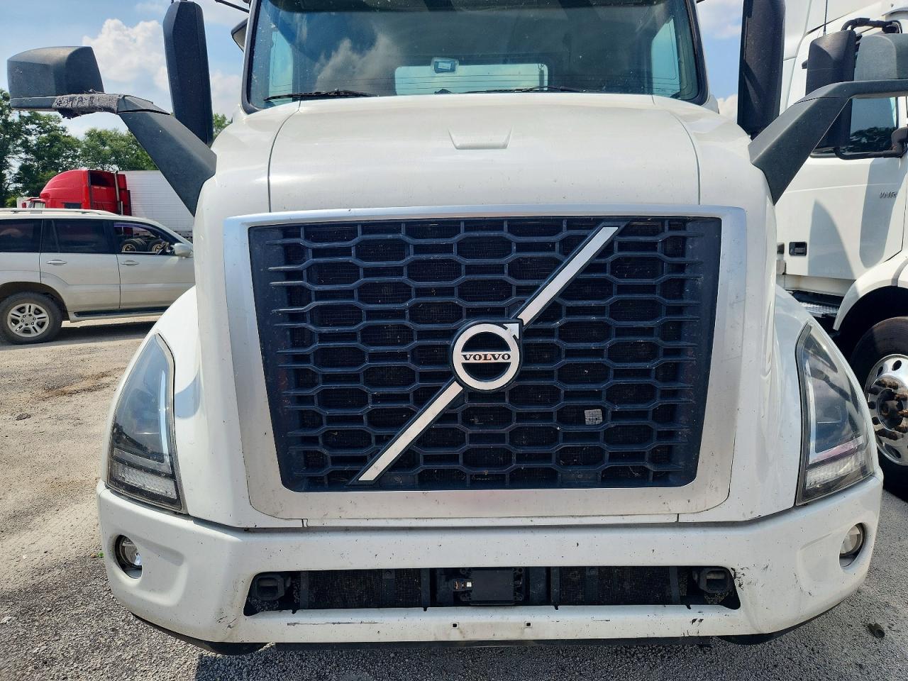 2019 VOLVO VNR