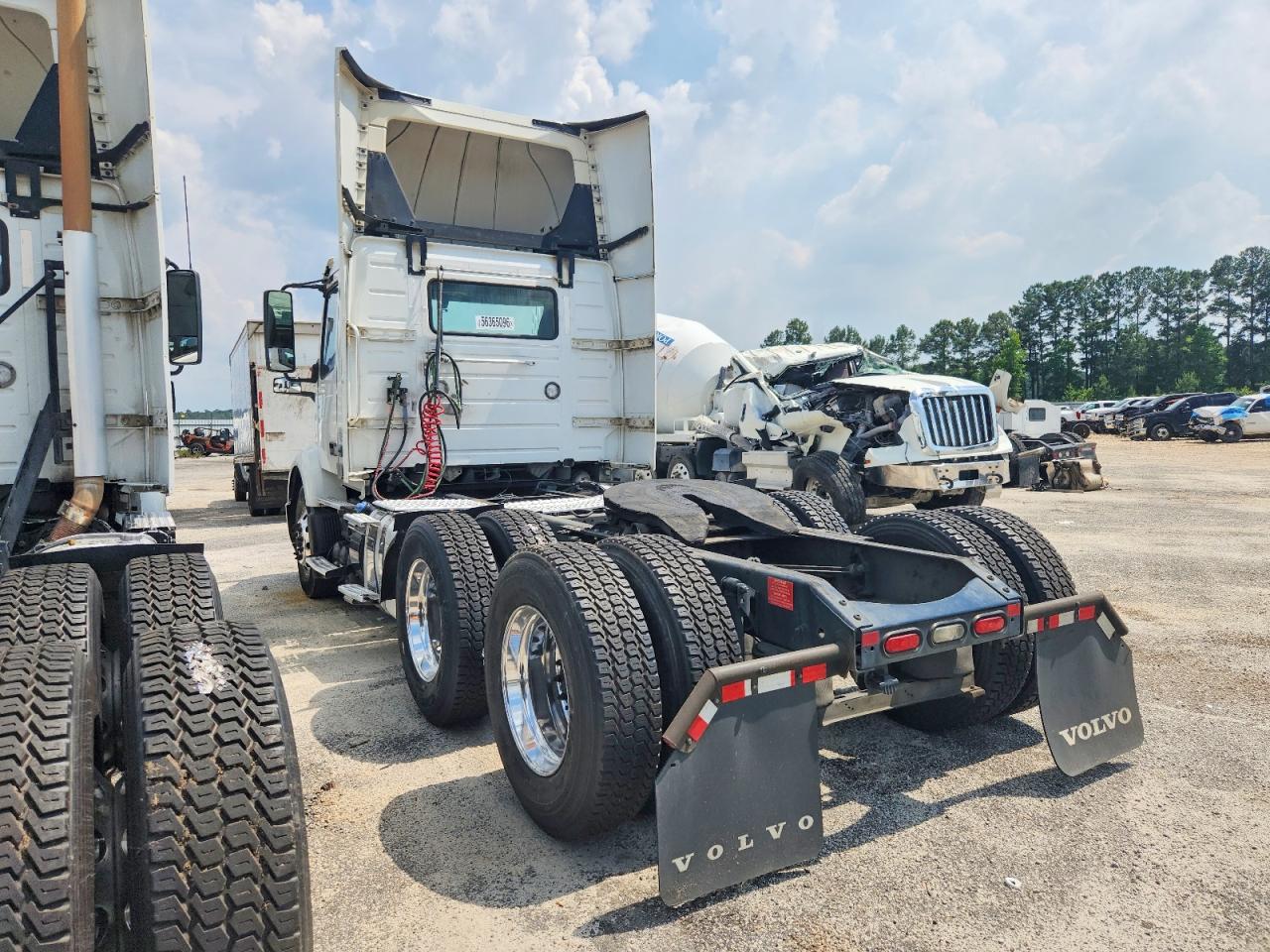 2019 VOLVO VNR