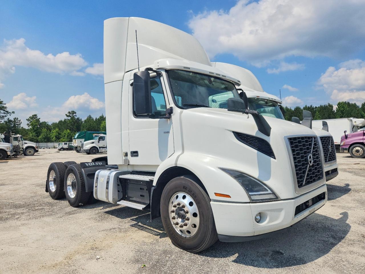 2019 VOLVO VNR