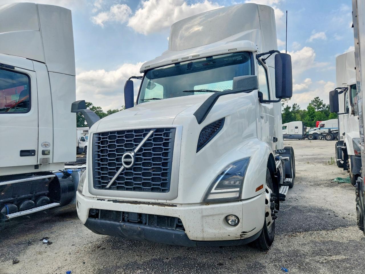2019 VOLVO VNR