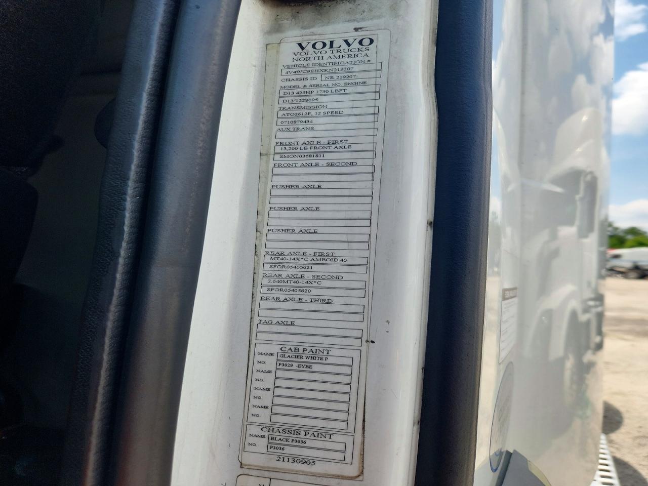 2019 VOLVO VNR