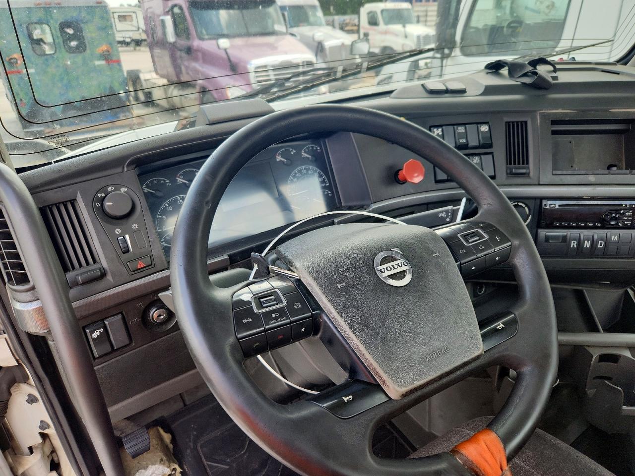 2019 VOLVO VNR