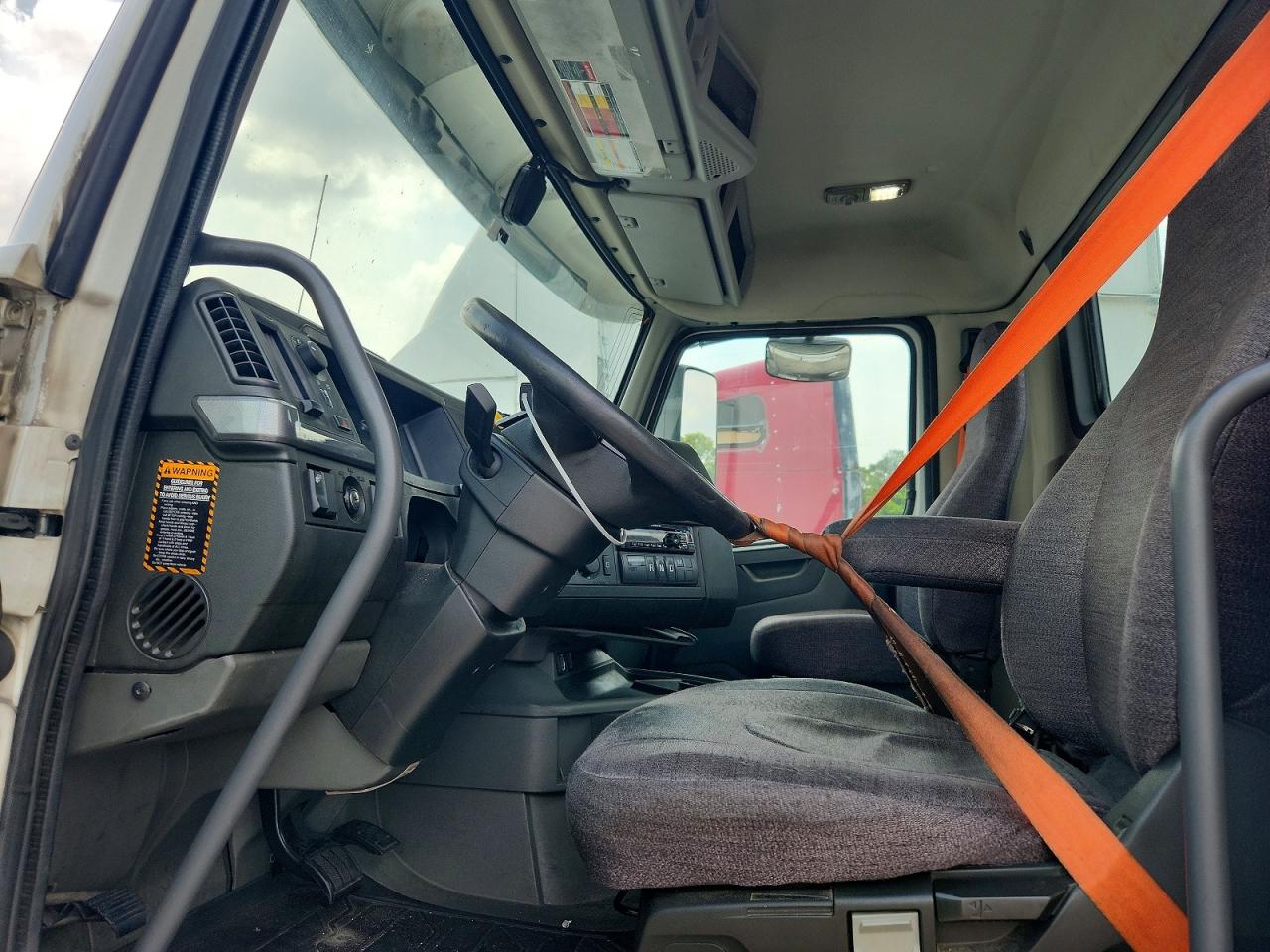 2019 VOLVO VNR