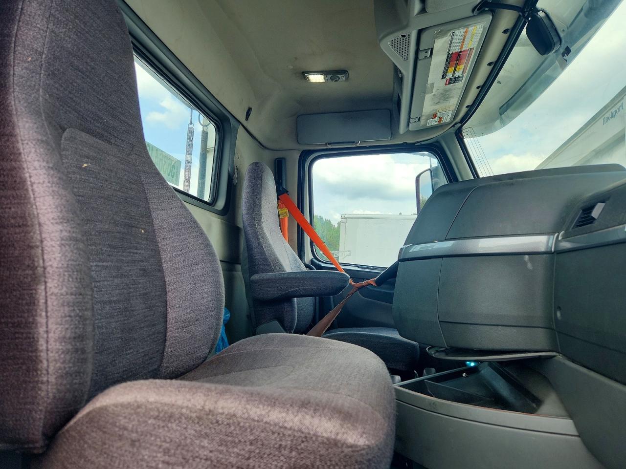 2019 VOLVO VNR