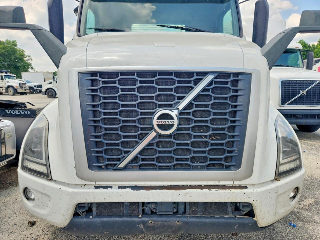 2019 VOLVO VNR