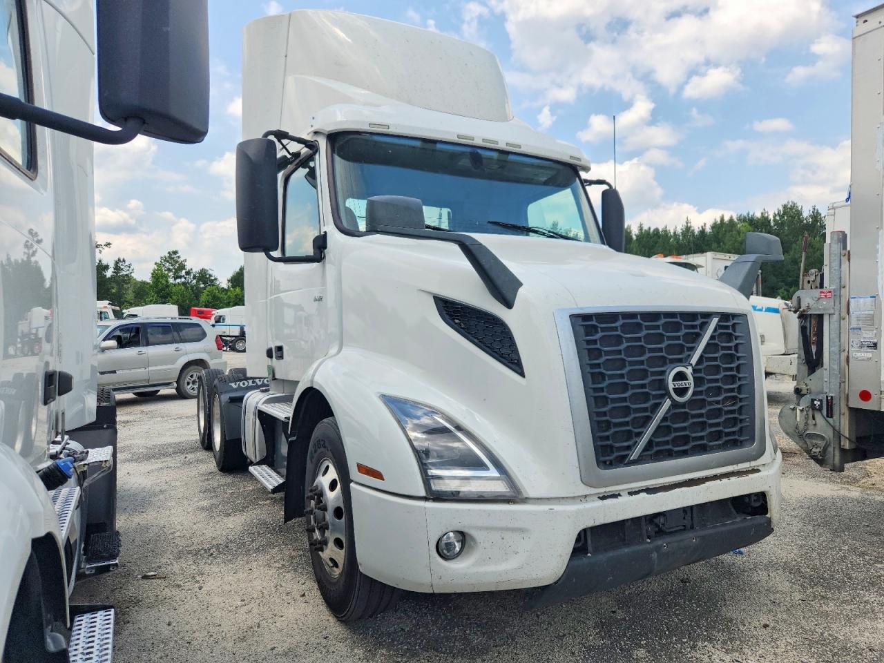 2019 VOLVO VNR