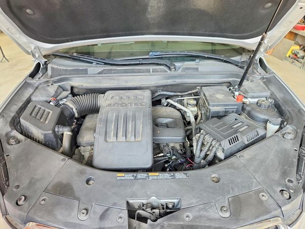 2015 CHEVROLET EQUINOX 1LT — Engine bay
