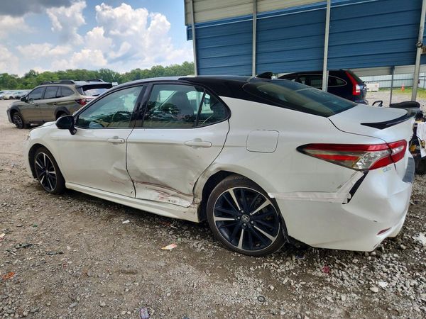 2018 TOYOTA CAMRY