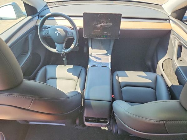 2024 TESLA MODEL Y