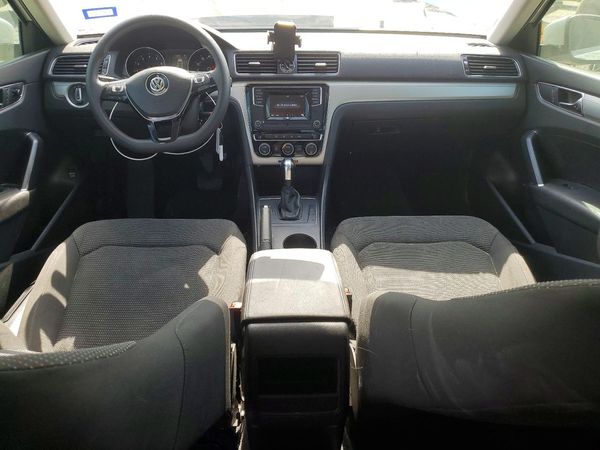 2017 VOLKSWAGEN PASSAT