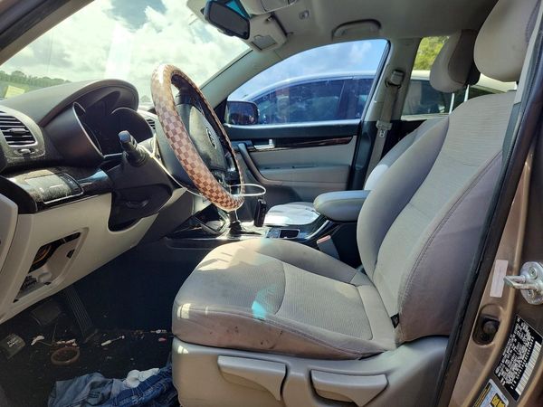 2014 KIA SORENTO Base/ LX