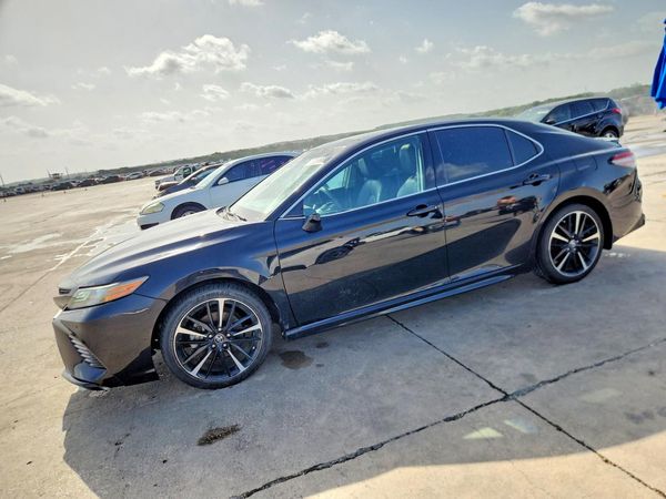 2018 TOYOTA CAMRY