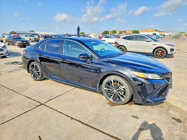 2018 TOYOTA CAMRY