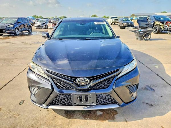 2018 TOYOTA CAMRY