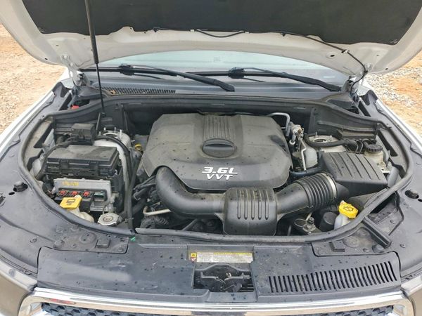 2013 DODGE DURANGO SXT — Engine bay