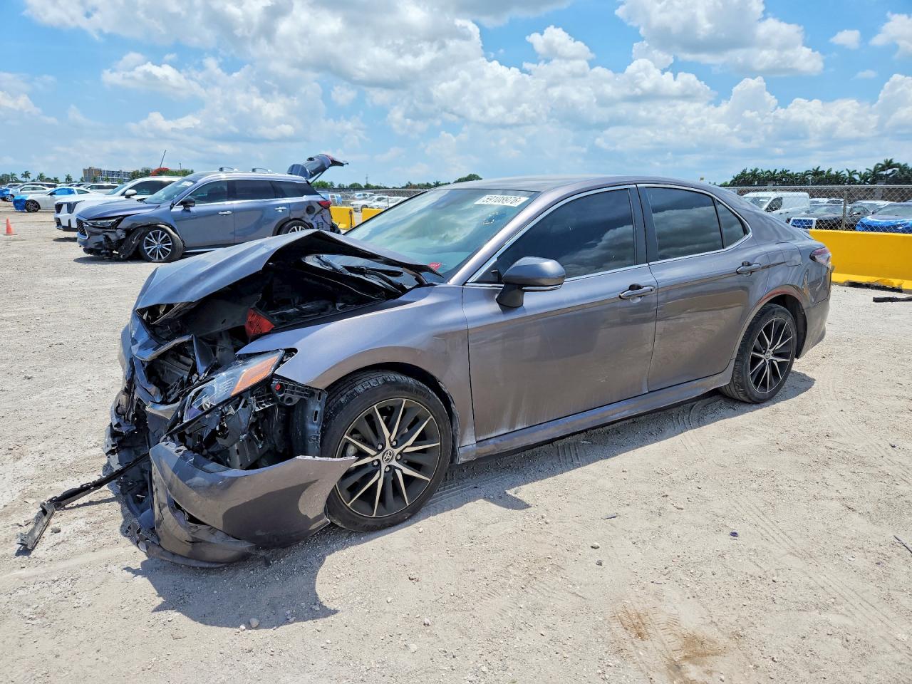2024 TOYOTA CAMRY SE — Front 3/4