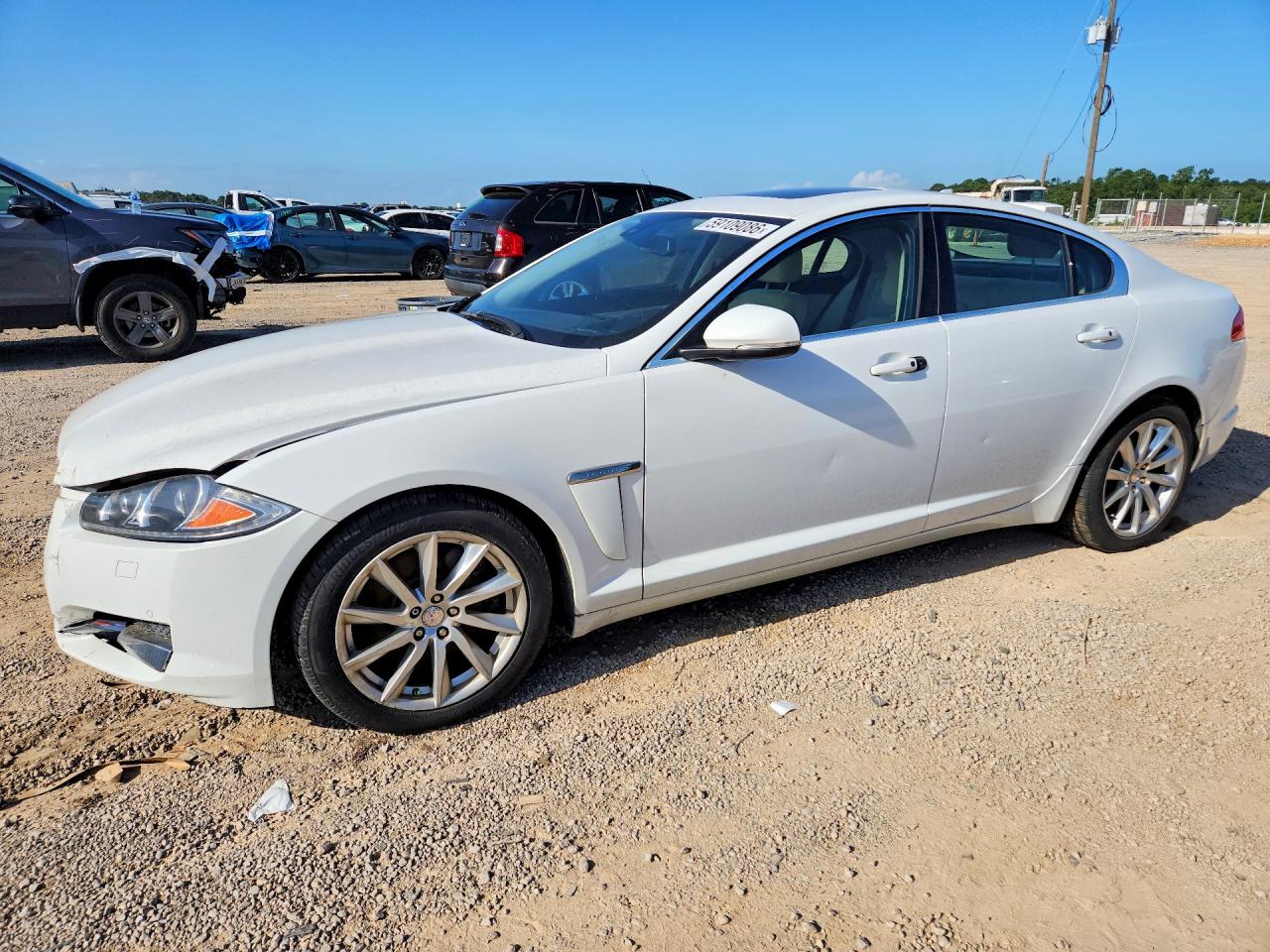 2015 JAGUAR XF — Front 3/4
