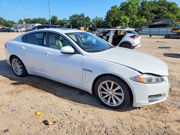 2015 JAGUAR XF — Passenger 3/4