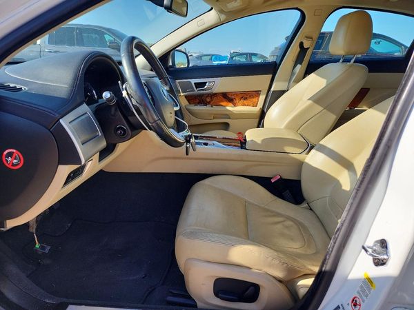 2015 JAGUAR XF — DENT