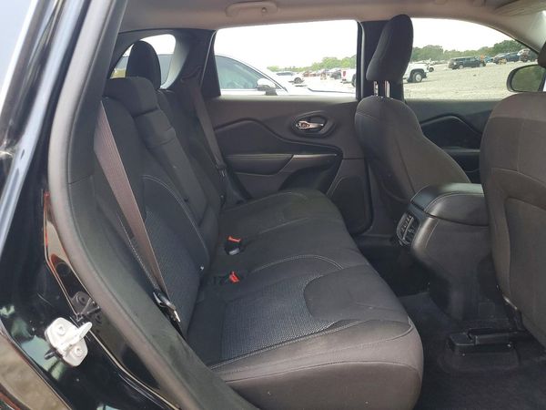 2019 JEEP CHEROKEE LATITUDE FWD