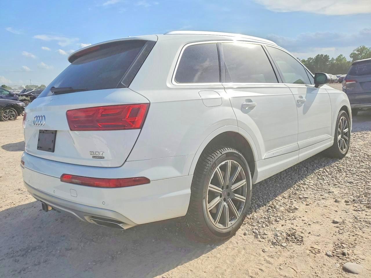 2017 AUDI Q7 quattro Premium Plus