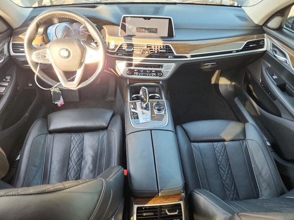 2019 BMW 750 xDrive