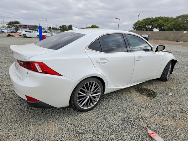 2016 LEXUS IS 200t