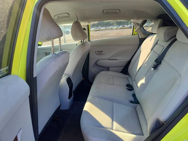 2024 HYUNDAI KONA SE