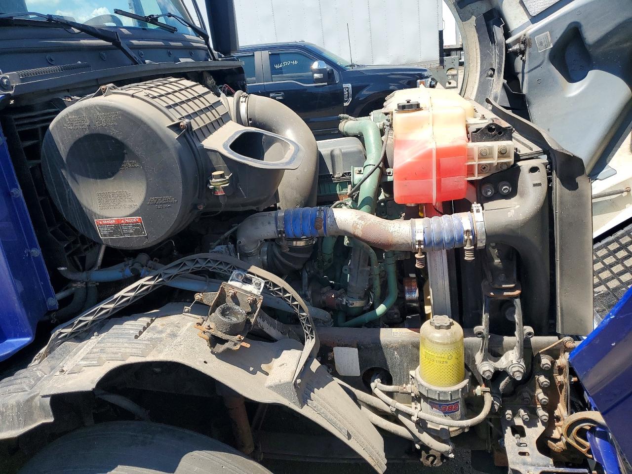2016 VOLVO VNL