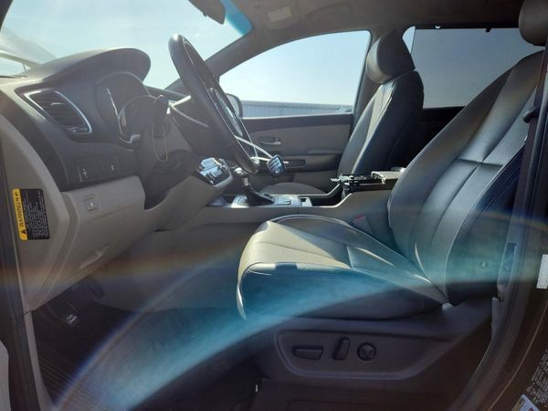 2017 KIA SEDONA LX