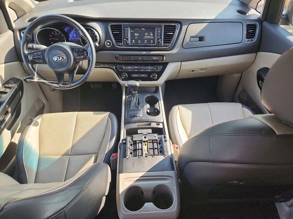 2017 KIA SEDONA LX