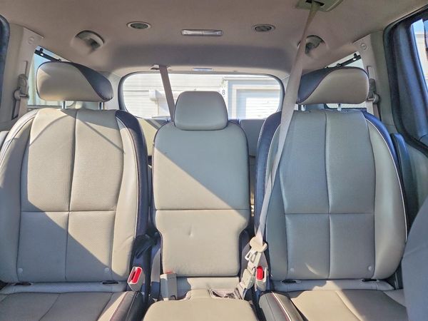 2017 KIA SEDONA LX