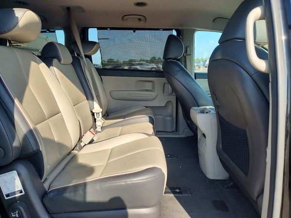 2017 KIA SEDONA LX
