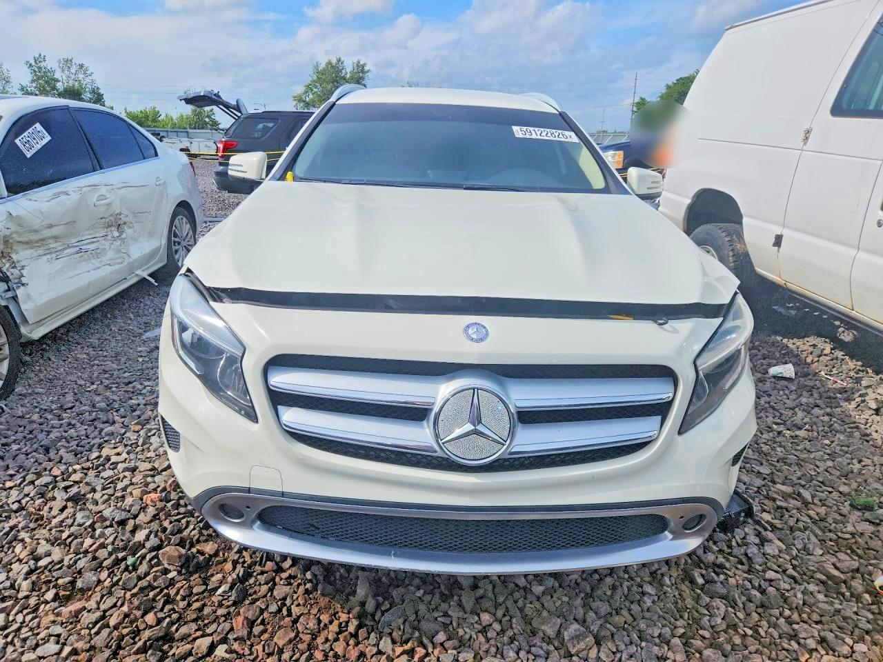 2015 MERCEDES-BENZ GLA GLA250