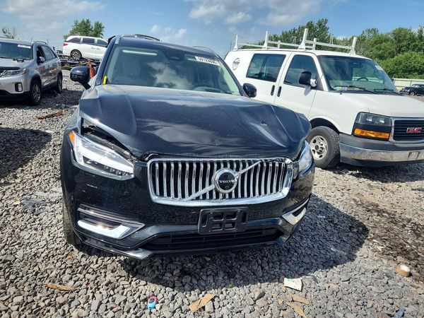 2023 VOLVO XC90