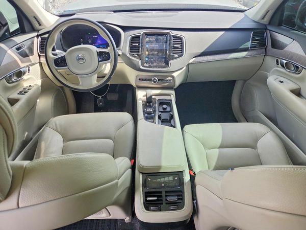 2023 VOLVO XC90