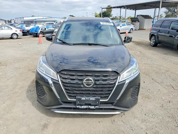 2021 NISSAN KICKS