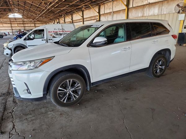 2019 TOYOTA HIGHLANDER LE/LE Plus