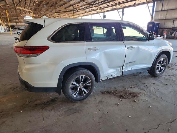 2019 TOYOTA HIGHLANDER LE/LE Plus