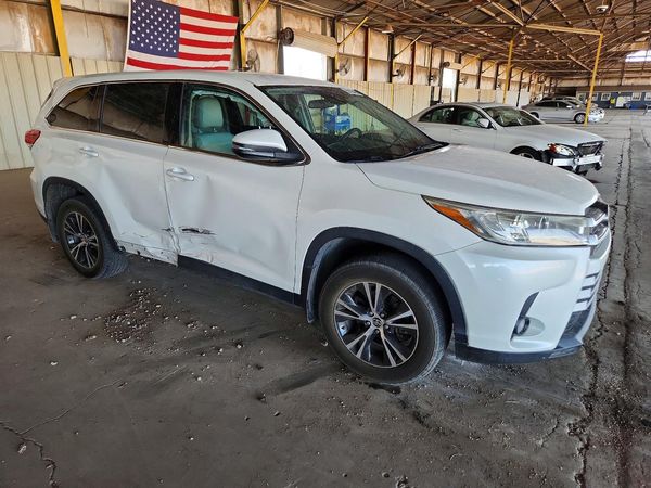 2019 TOYOTA HIGHLANDER LE/LE Plus