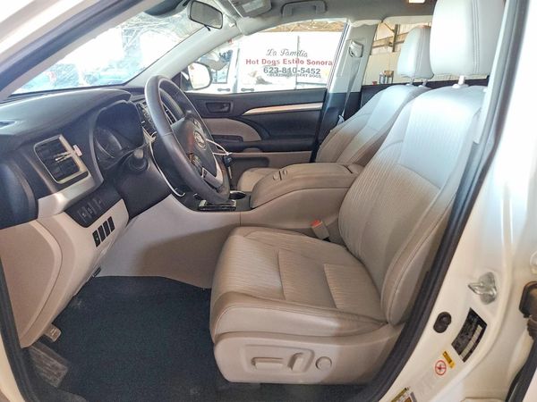 2019 TOYOTA HIGHLANDER LE/LE Plus