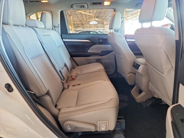 2019 TOYOTA HIGHLANDER LE/LE Plus