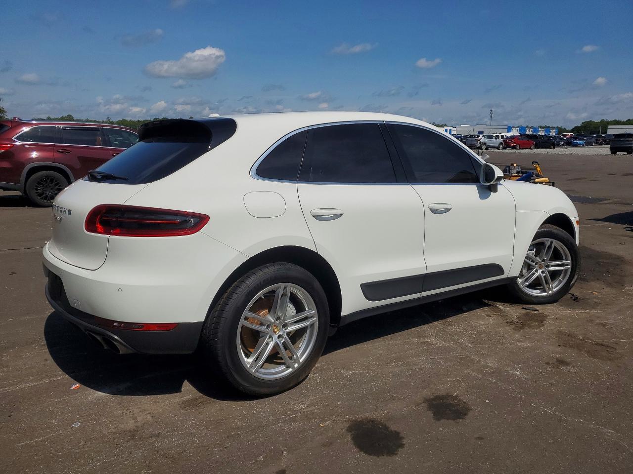 2015 PORSCHE MACAN