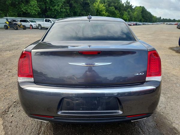 2019 CHRYSLER 300