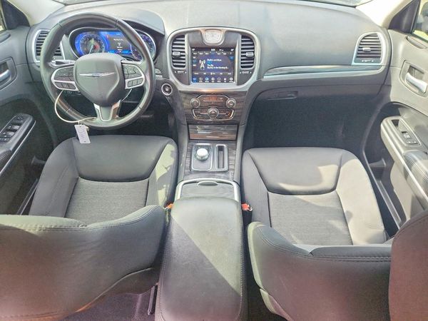 2019 CHRYSLER 300